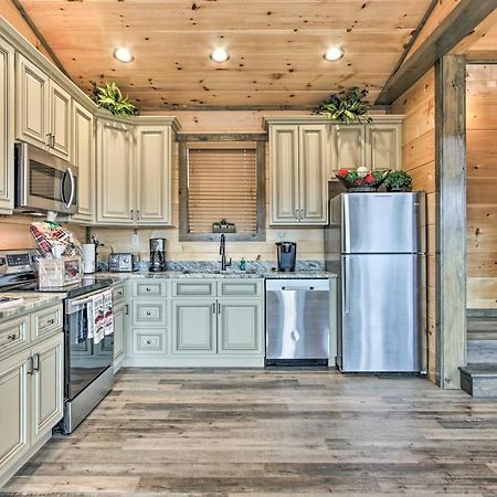 Smoky Mountain Hideaway With Hot Tub, Deck And Views! Βίλα Gatlinburg Εξωτερικό φωτογραφία