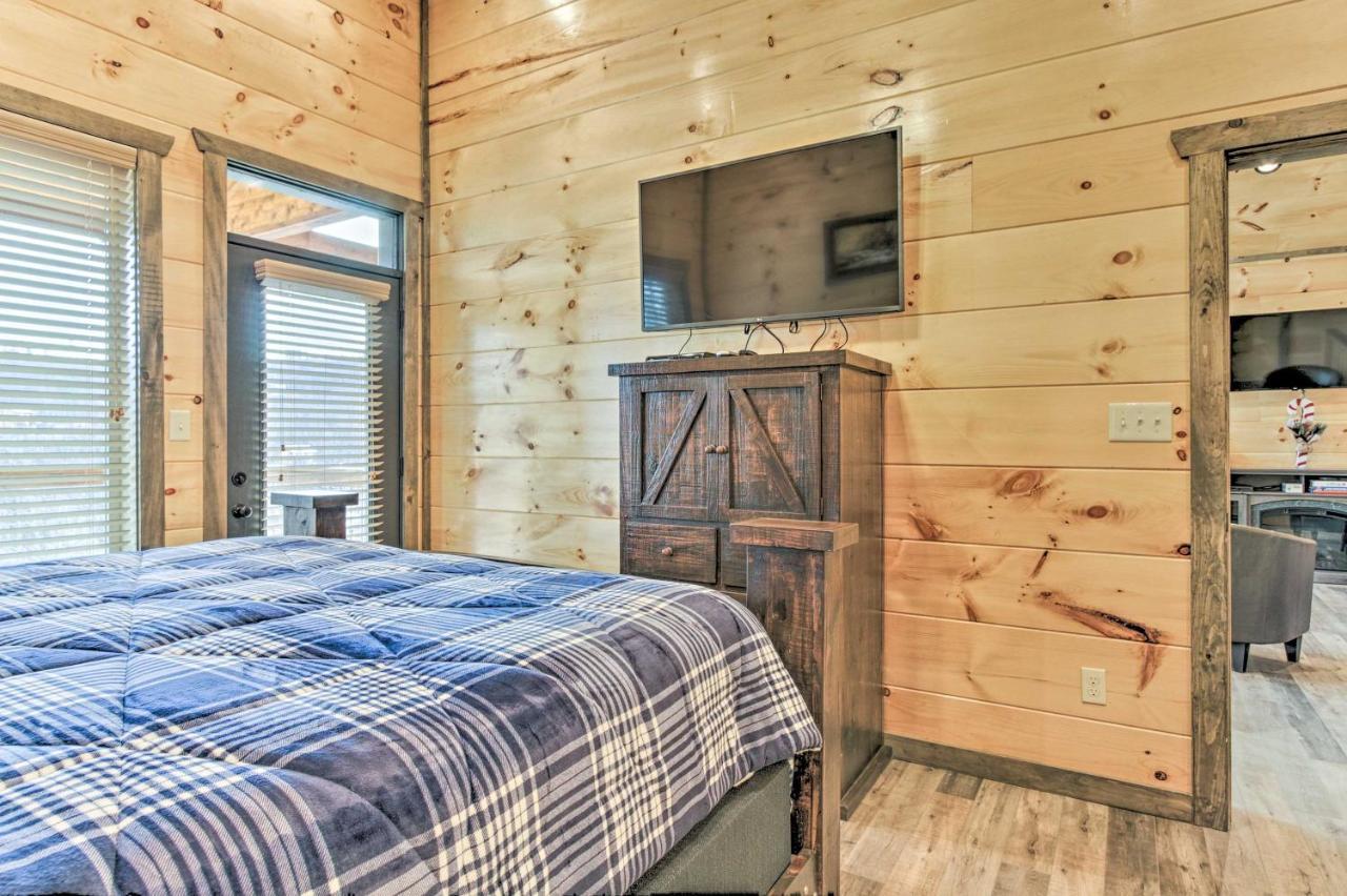 Smoky Mountain Hideaway With Hot Tub, Deck And Views! Βίλα Gatlinburg Εξωτερικό φωτογραφία