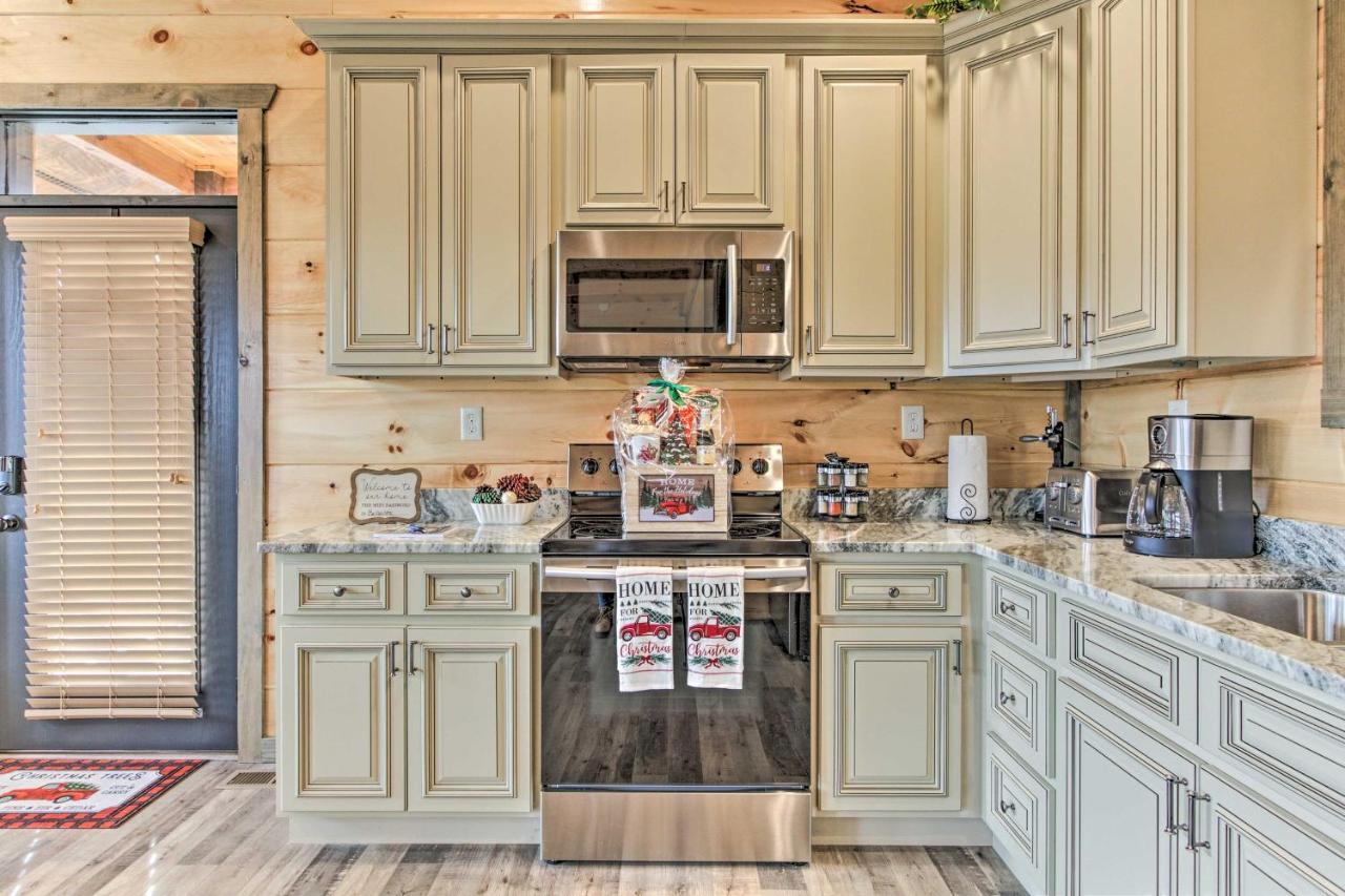 Smoky Mountain Hideaway With Hot Tub, Deck And Views! Βίλα Gatlinburg Εξωτερικό φωτογραφία