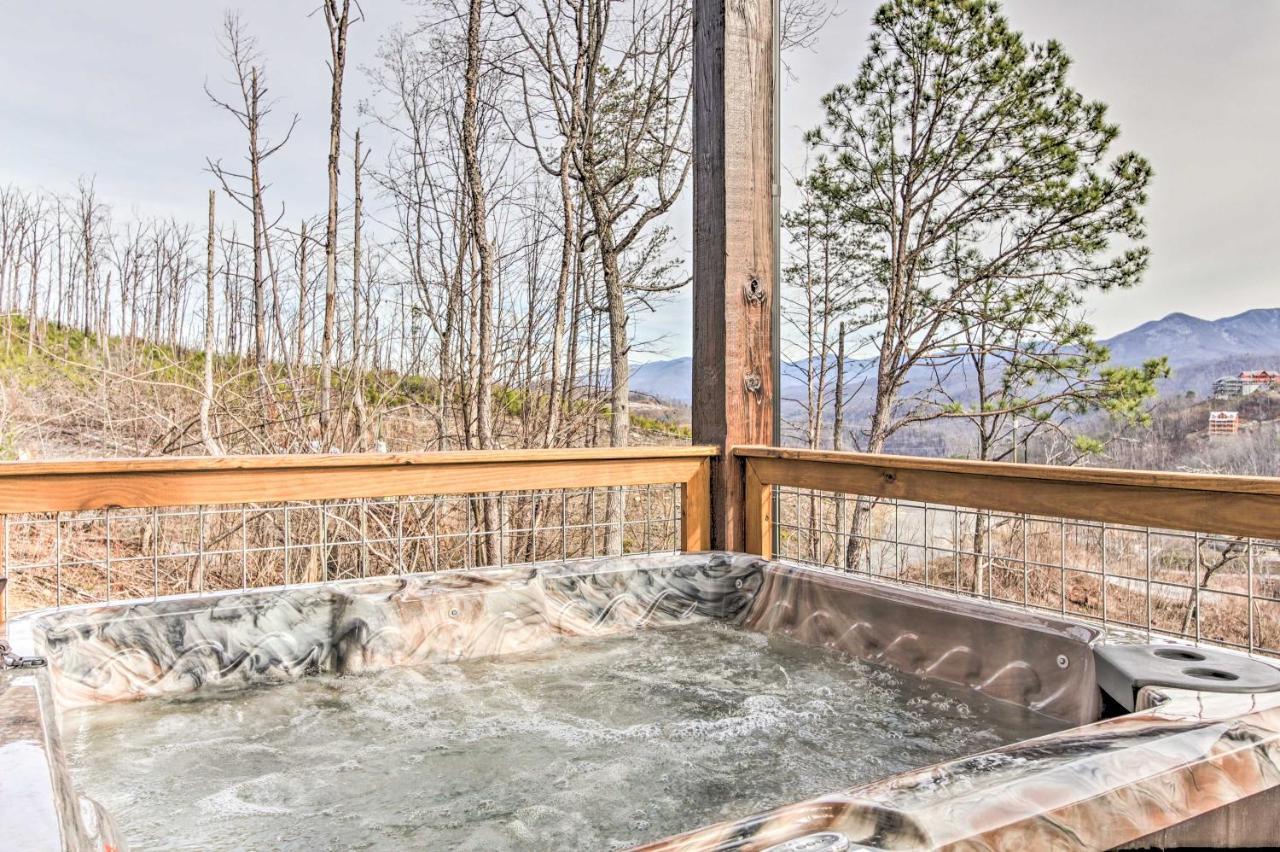 Smoky Mountain Hideaway With Hot Tub, Deck And Views! Βίλα Gatlinburg Εξωτερικό φωτογραφία