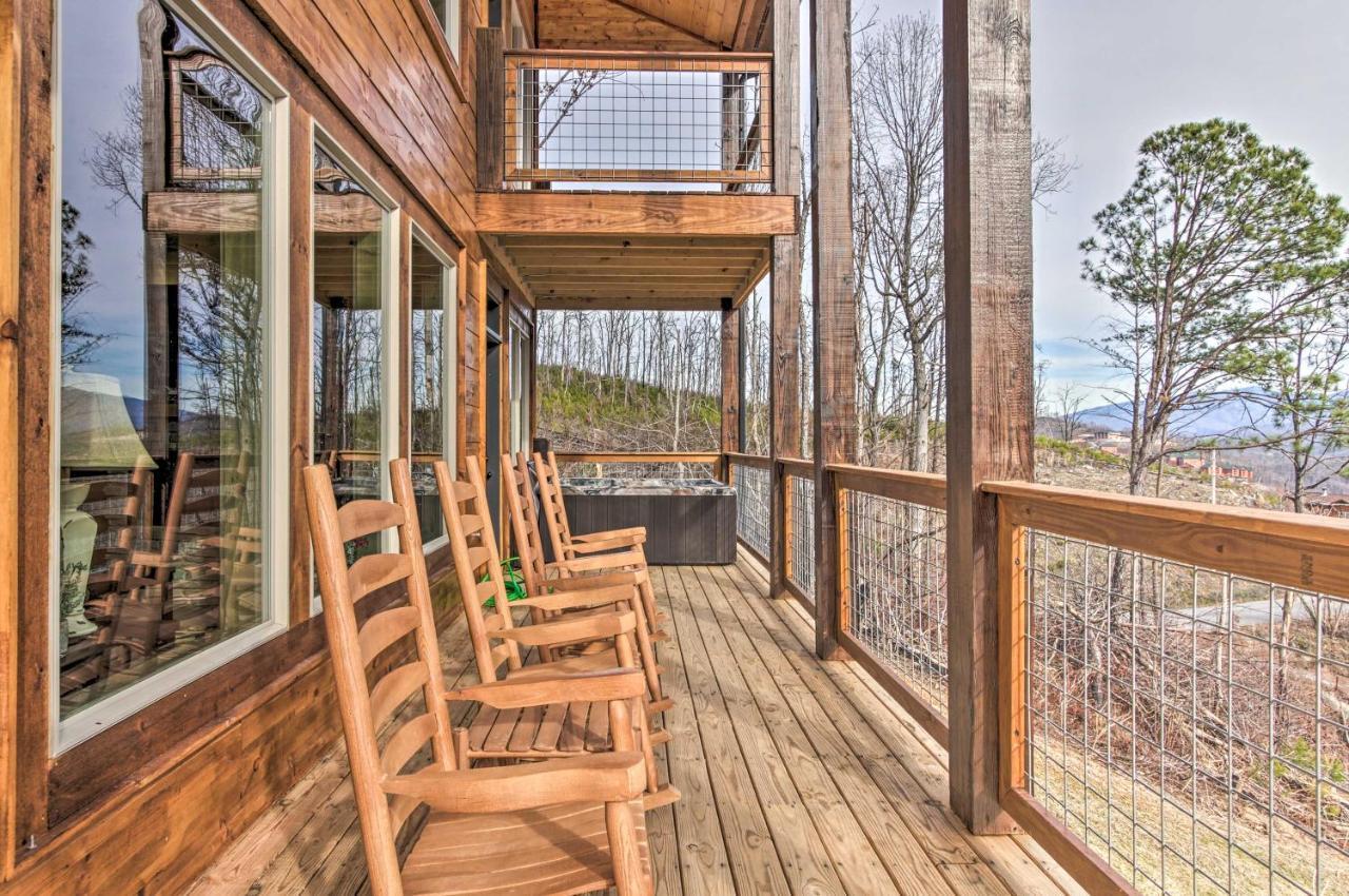 Smoky Mountain Hideaway With Hot Tub, Deck And Views! Βίλα Gatlinburg Εξωτερικό φωτογραφία