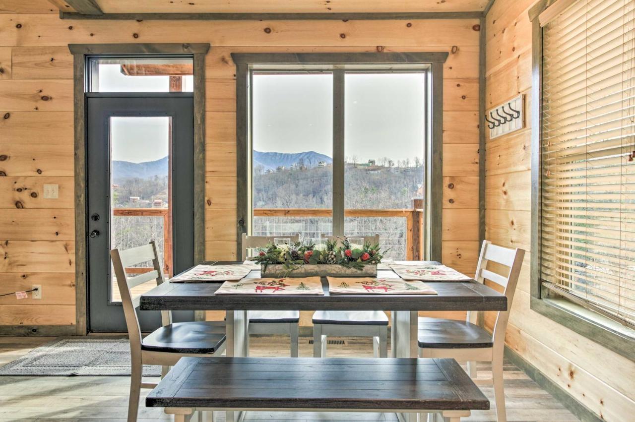 Smoky Mountain Hideaway With Hot Tub, Deck And Views! Βίλα Gatlinburg Εξωτερικό φωτογραφία