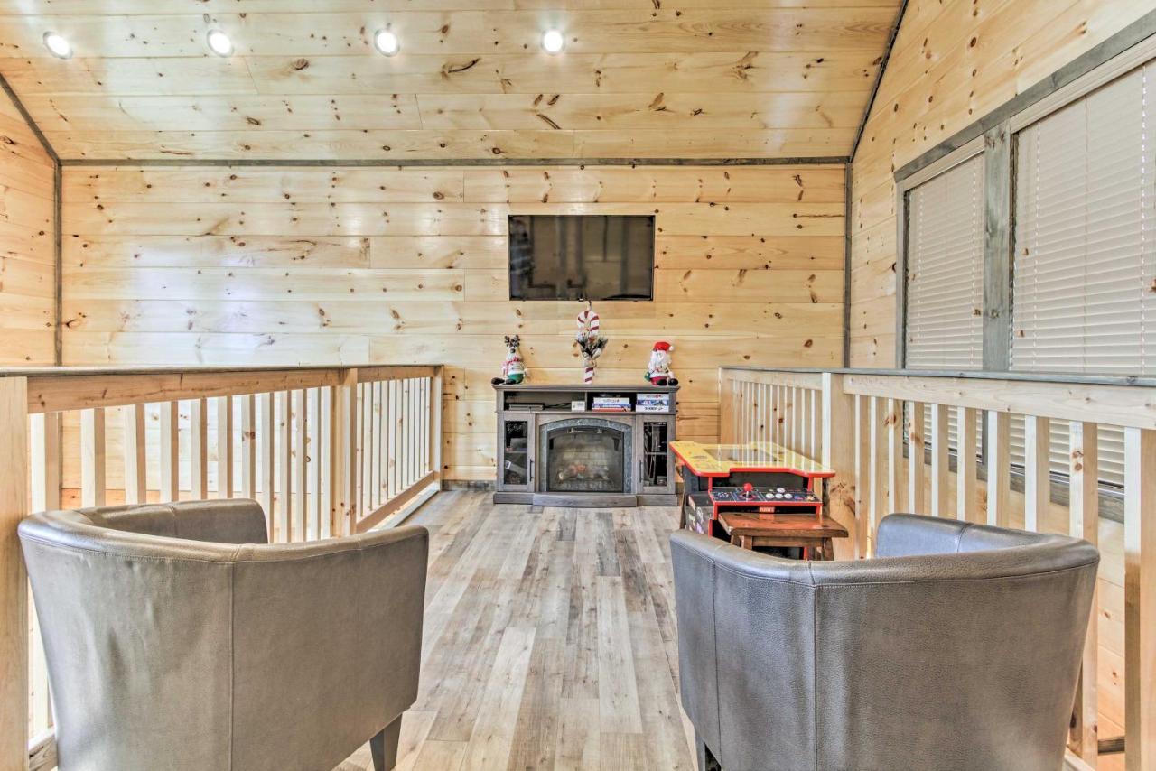 Smoky Mountain Hideaway With Hot Tub, Deck And Views! Βίλα Gatlinburg Εξωτερικό φωτογραφία