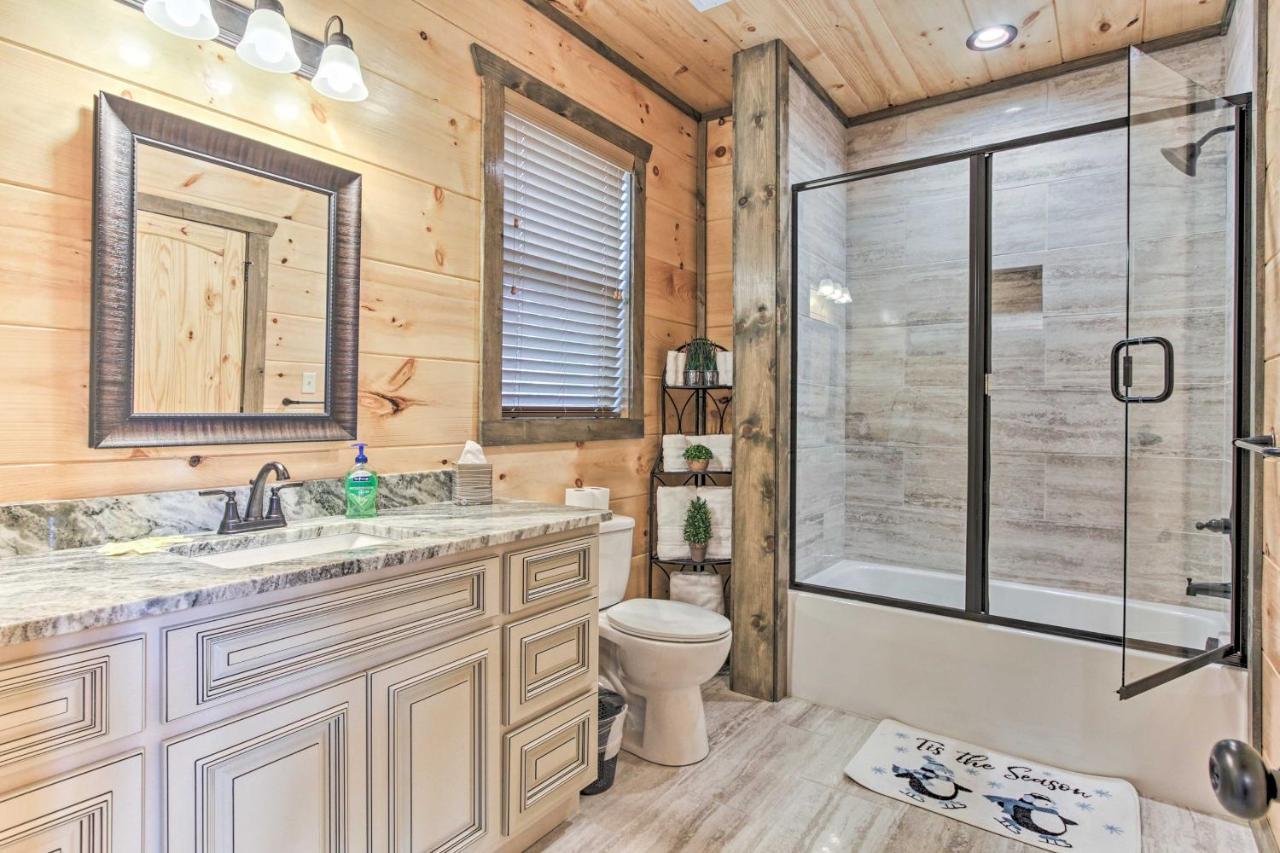 Smoky Mountain Hideaway With Hot Tub, Deck And Views! Βίλα Gatlinburg Εξωτερικό φωτογραφία